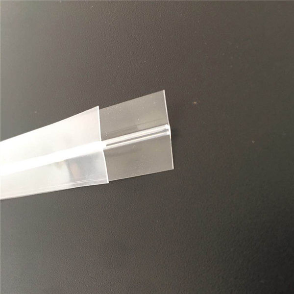 ප්ලාස්ටික් නූල් සිපර් අදින්න